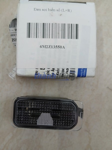 ĐÈN SOI BIỂN SỐ FORD EXPEDITION 2022 - 6M2Z13550A 1 ĐÈN SOI BIỂN SỐ FORD EXPEDITION 2022 - 6M2Z13550A
